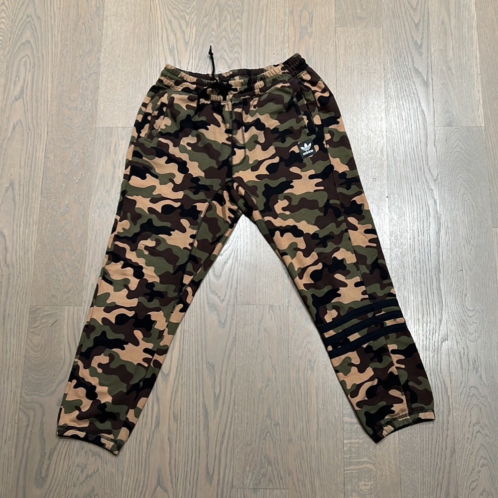 COPY - Adidas camouflage sweatpants